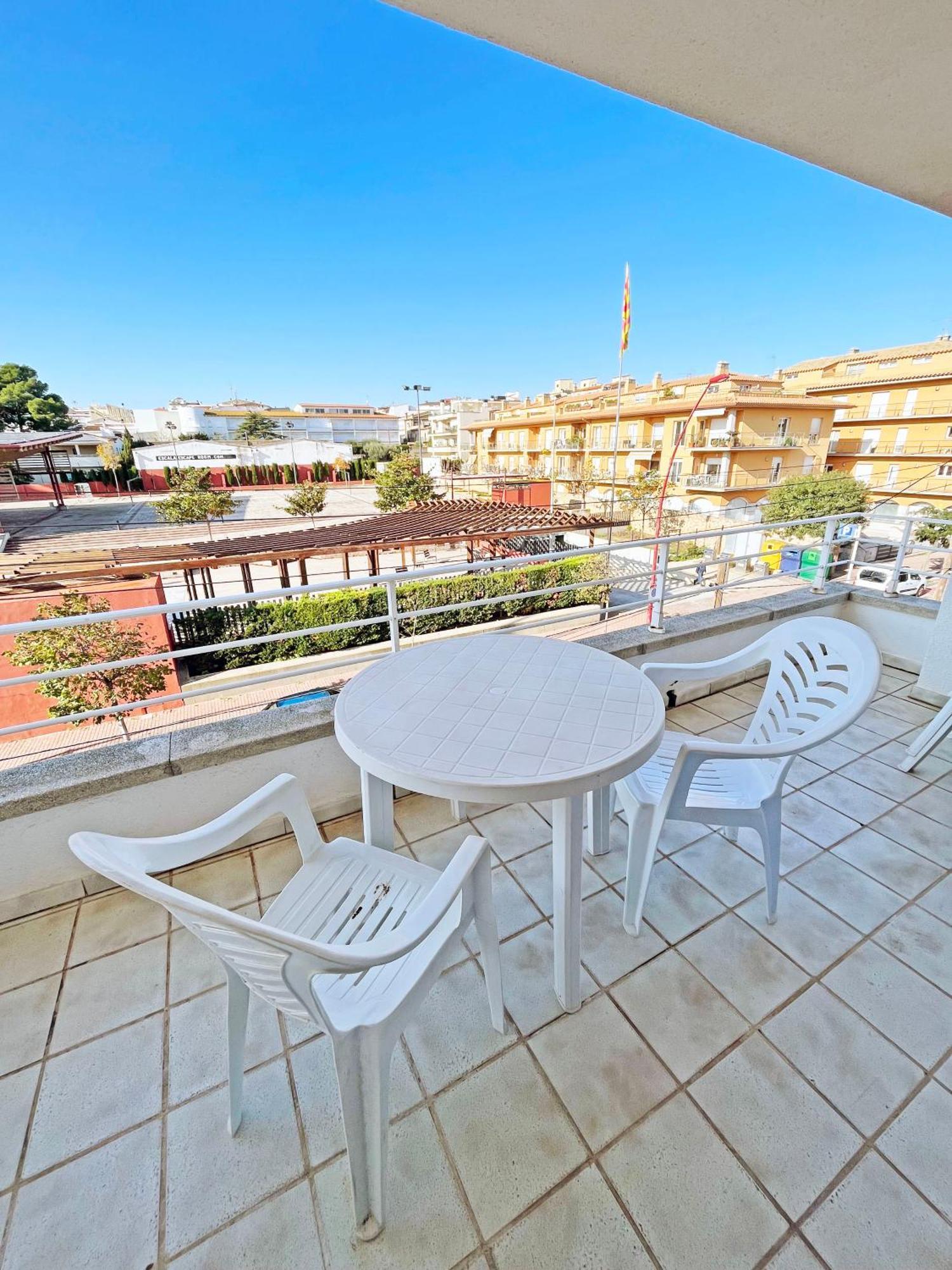 Apartamento De 3 Habitaciones En El Centro Ля Эскала Экстерьер фото